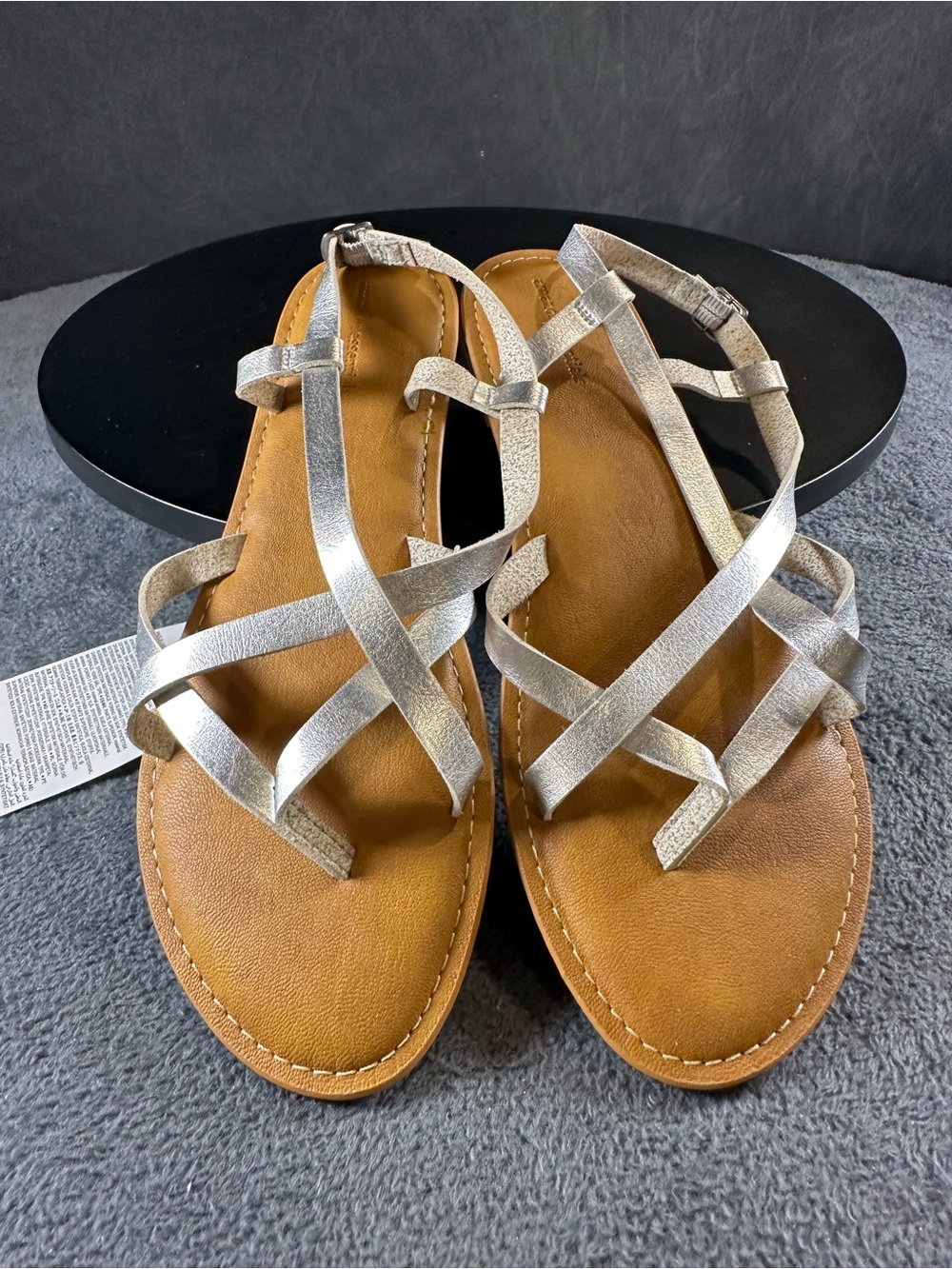 Amazon Essentials Metallic Silver Strappy Sandals with Tan Footbed Size 11